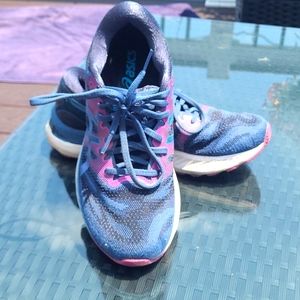 ASICS Women's Gel-Nimbus 23 Running Shoes Size 8.5. Blue/pink